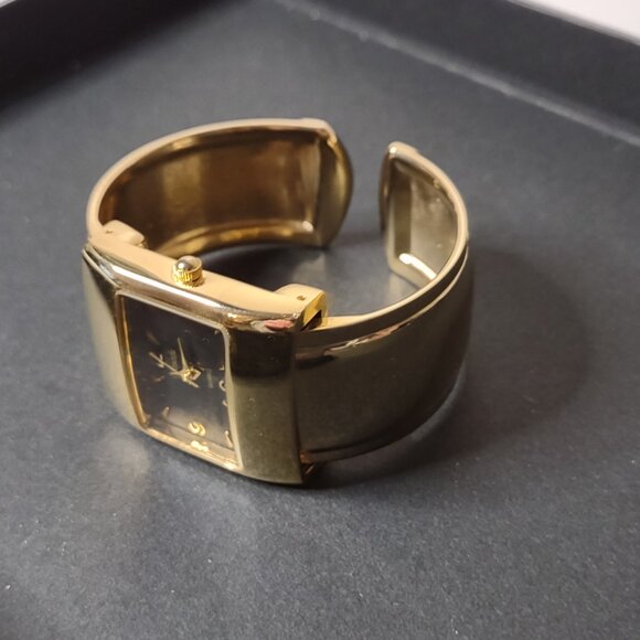 Small 5.5 Inch Xanadu Gold Tone Cuff Watch - Picture 8 of 10